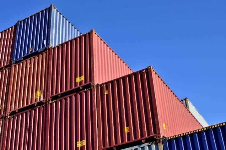 Nous sommes des professionnels dans le transport de containers maritimes.